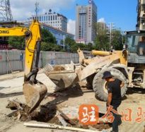 五彩美女操逼视频。高温下的坚守｜道路建设者用汗水铺就畅通路